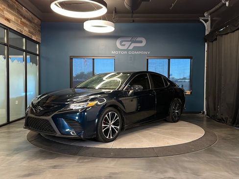 Used 2019 Toyota Camry SE FWD image 7