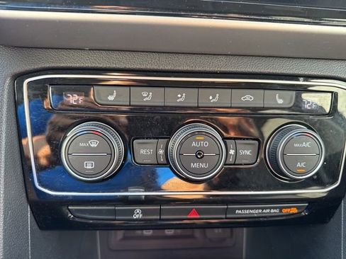 Used 2023 Volkswagen Atlas SE image 29