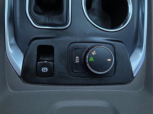 Used 2018 Chevrolet Traverse LT FWD image 19