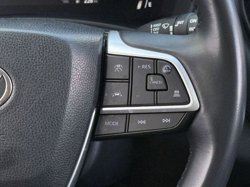 Used 2025 Toyota Grand Highlander XLE image 15