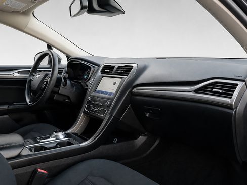 Used 2020 Ford Fusion SE FWD image 22