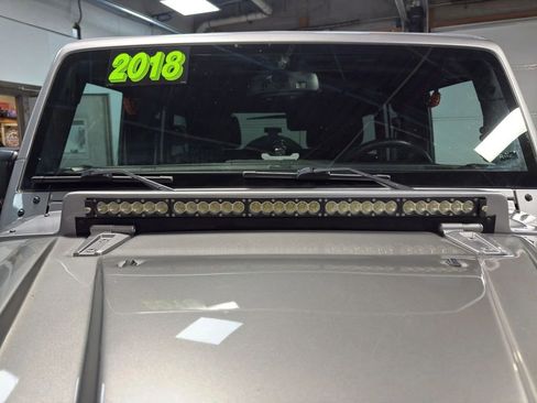 Used 2018 Jeep Wrangler Unlimited Rubicon w/ Connectivity Group image 21