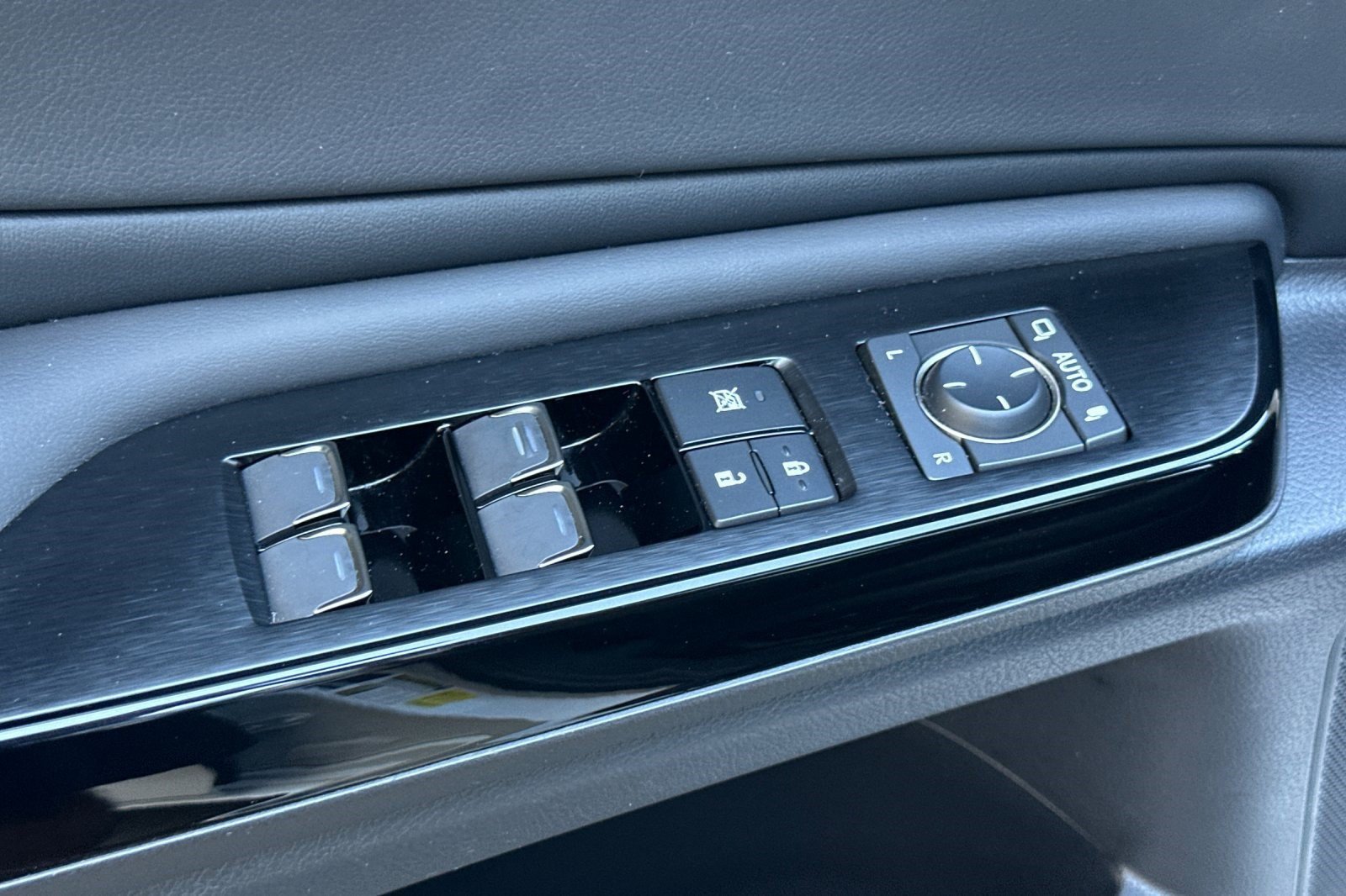 Used 2025 Lexus ES 300h F Sport w/ Accessory Package (Z1) FWD image 15