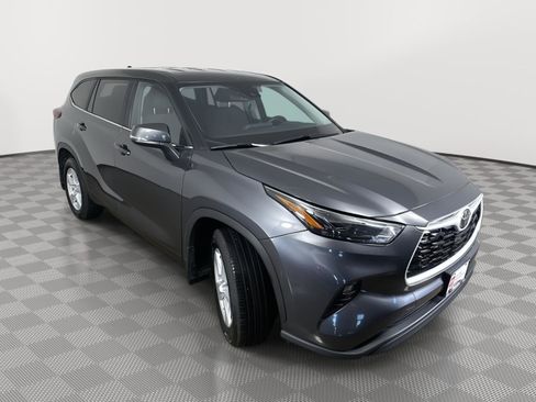 Used 2024 Toyota Highlander LE image 10