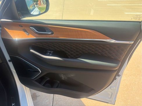 Used 2024 Jeep Grand Cherokee L Summit image 32