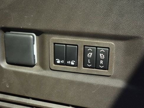 Used 2022 GMC Yukon Denali image 48