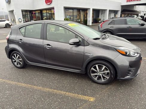 Used 2018 Toyota Prius C Three image 8