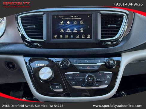 Used 2019 Chrysler Pacifica Touring-L FWD image 26
