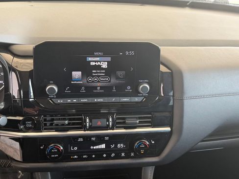 Used 2025 Nissan Pathfinder SV FWD image 32