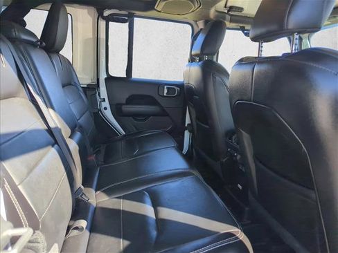 Used 2020 Jeep Wrangler Unlimited Sahara image 20