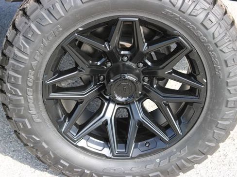 Used 2024 Ford F250 Platinum w/ FX4 Off-Road Package AWD/4WD image 35
