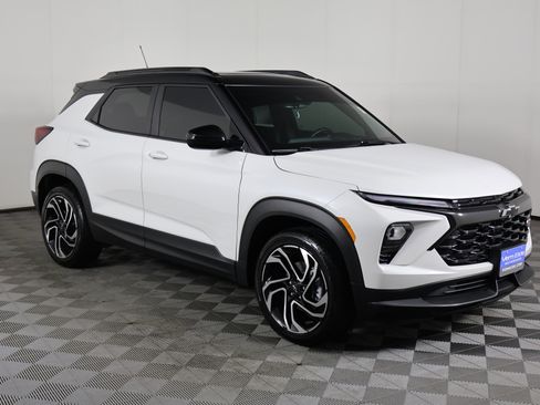 Used 2025 Chevrolet TrailBlazer RS w/ Convenience Package image 4