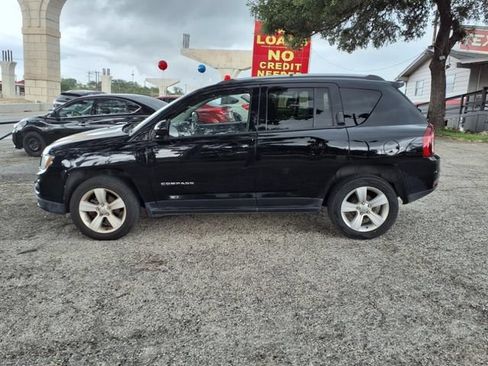 Used 2016 Jeep Compass Latitude FWD image 4