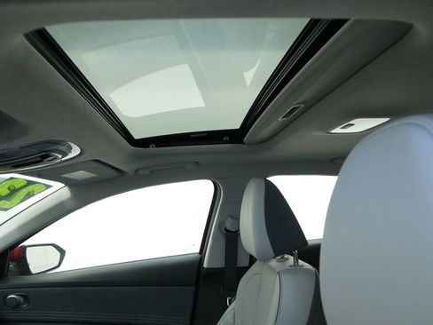 Used 2023 Hyundai Elantra Limited image 20