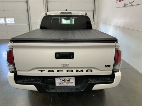 Used 2021 Toyota Tacoma TRD Off-Road AWD/4WD image 5