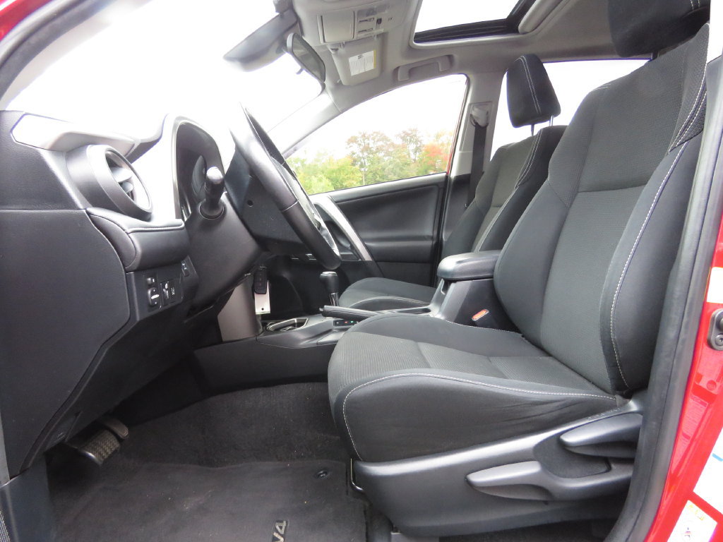 Used 2017 Toyota RAV4 XLE w/ Carpet Mat Package AWD/4WD image 10