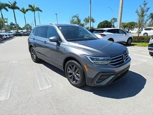 Used 2023 Volkswagen Tiguan SE FWD image 4