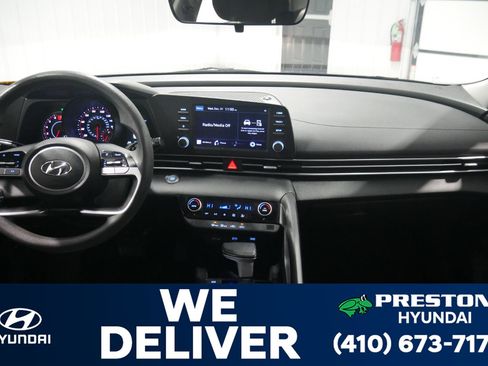 Used 2023 Hyundai Elantra SEL image 19
