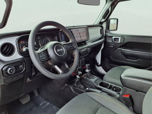 Used 2024 Jeep Wrangler Unlimited Sport AWD/4WD image 10