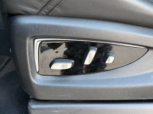 Used 2019 Cadillac Escalade ESV Premium Luxury image 31