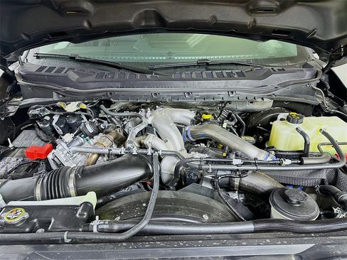 Used 2025 Ford F350 Lariat w/ Chrome Package image 9