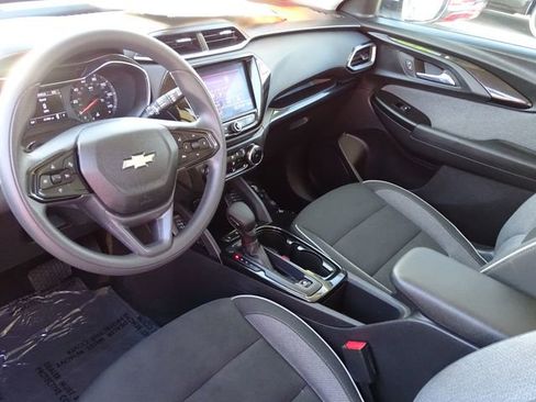 Used 2022 Chevrolet TrailBlazer LT w/ Convenience Package image 8