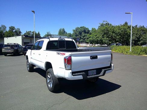 Used 2016 Toyota Tacoma TRD Sport AWD/4WD image 3