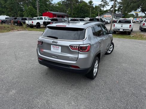 Used 2018 Jeep Compass Latitude AWD/4WD image 6