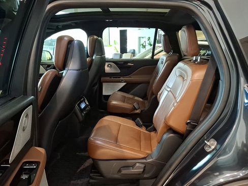 Used 2021 Lincoln Aviator Reserve w/ Equipment Group 202A AWD/4WD image 9