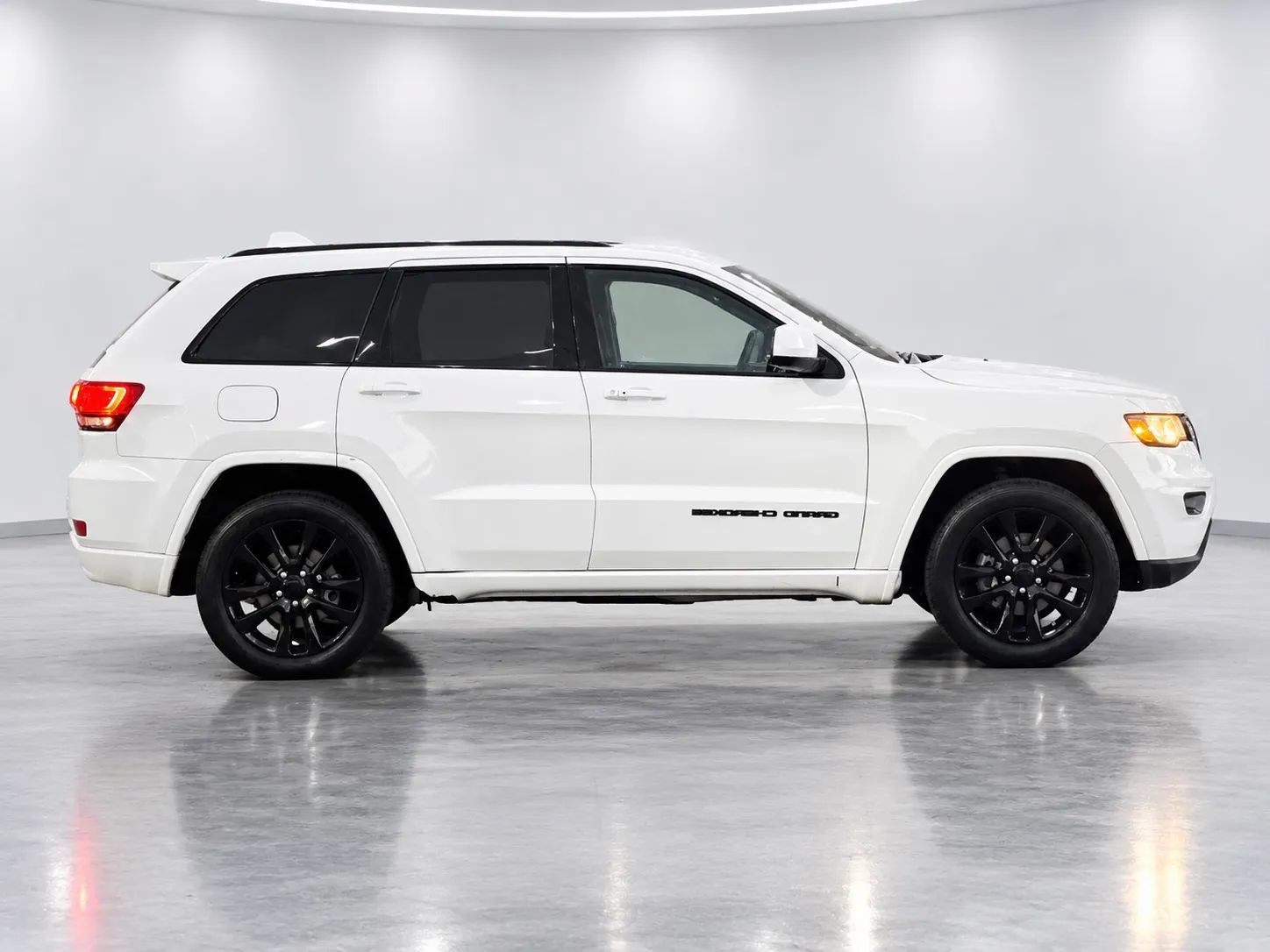 Used 2018 Jeep Grand Cherokee Altitude RWD image 7