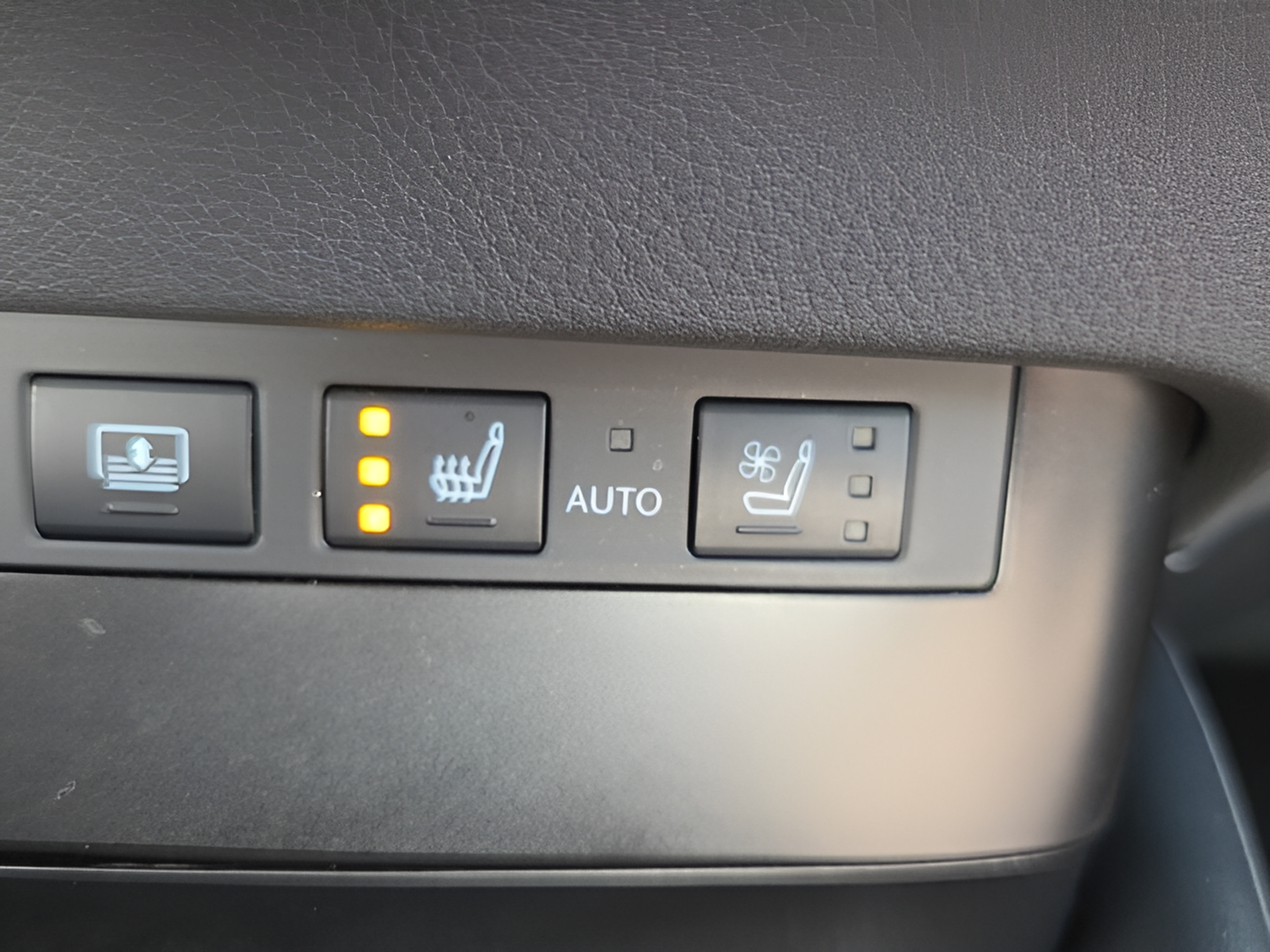 Certified 2023 Lexus ES 300h Ultra Luxury w/ Accessory Package (Z2) FWD image 21