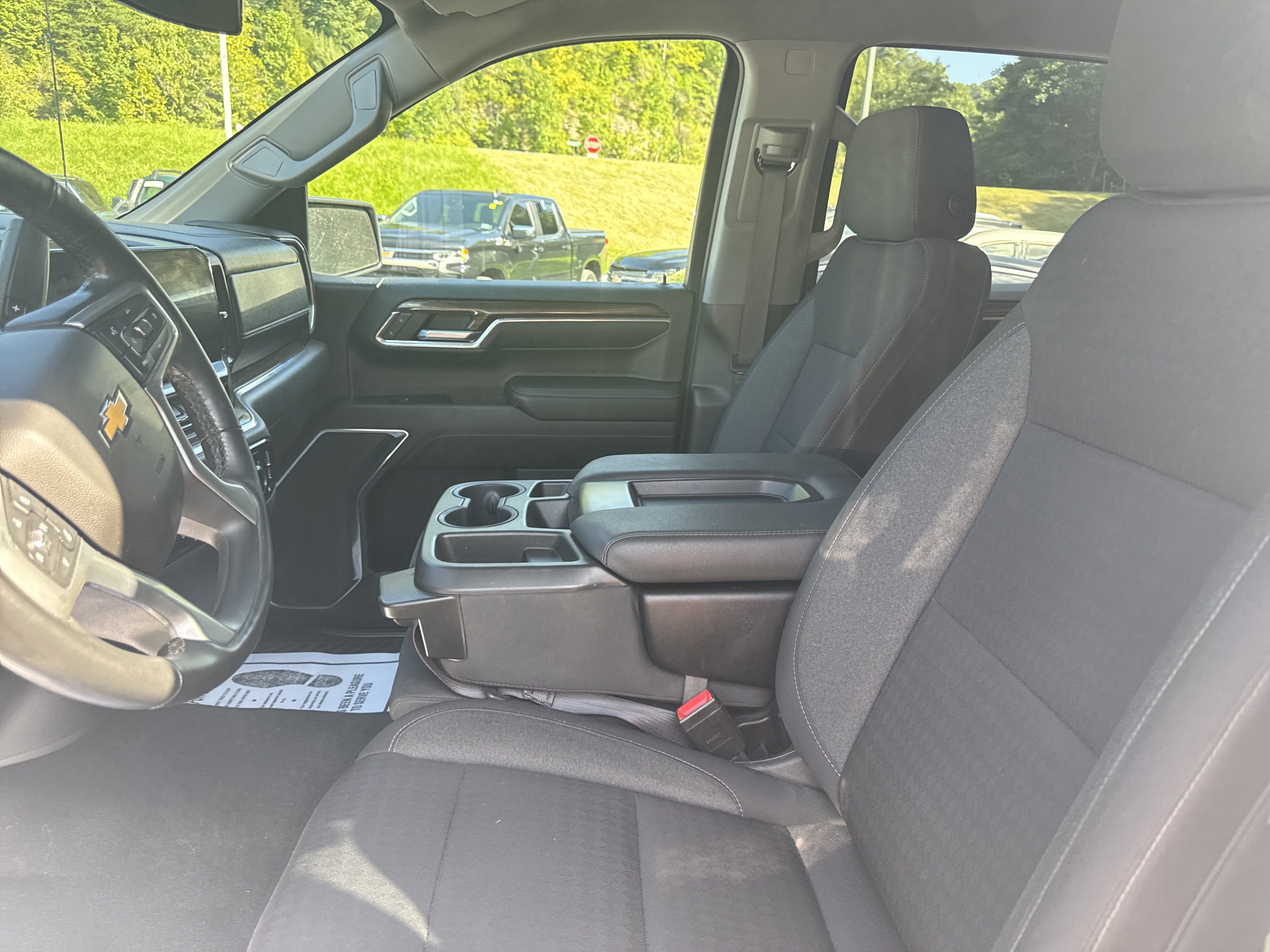 Used 2023 Chevrolet Silverado 1500 LT AWD/4WD image 11