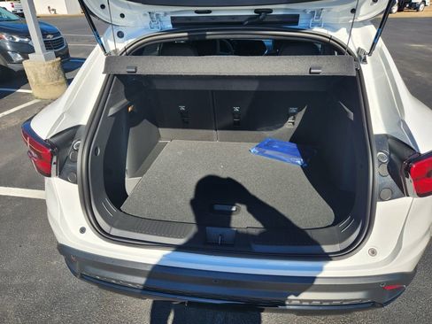 New 2026 Chevrolet Trax RS w/ Sunroof Package image 6