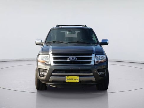 Used 2017 Ford Expedition Platinum RWD image 3