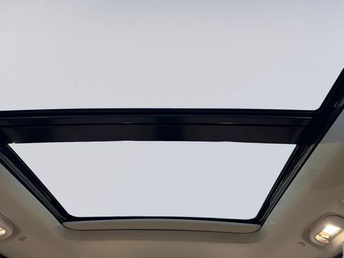 Used 2024 Cadillac XT6 Premium Luxury w/ Technology Package image 16