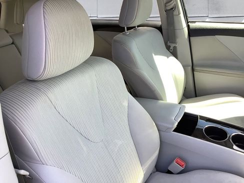 Used 2015 Toyota Venza LE AWD/4WD image 14