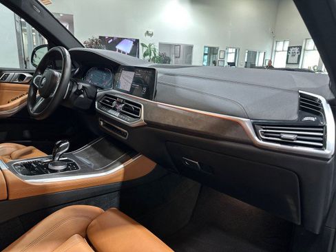 Used 2022 BMW X5 xDrive40i w/ M Sport Package AWD/4WD image 54