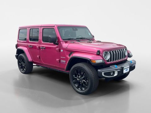 Used 2024 Jeep Wrangler Unlimited Sahara w/ Technology Group AWD/4WD image 17
