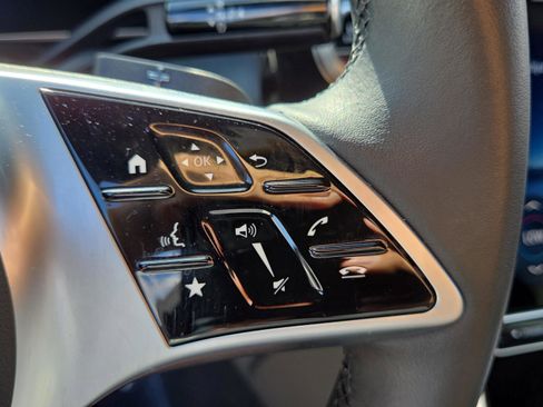 Used 2025 Mercedes-Benz GLC 300 image 13