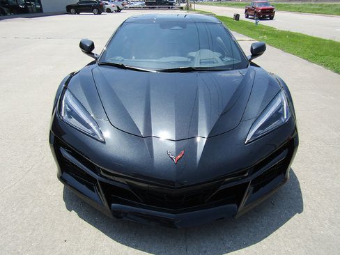 Used 2024 Chevrolet Corvette Z06 RWD image 2