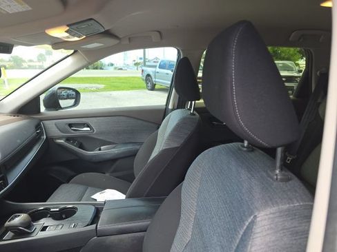 Used 2023 Nissan Rogue SV FWD image 9