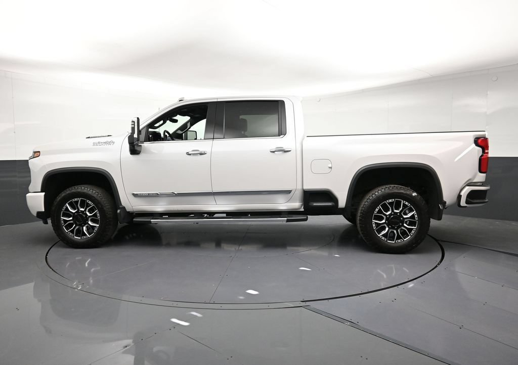 Certified 2025 Chevrolet Silverado 3500 High Country AWD/4WD image 2