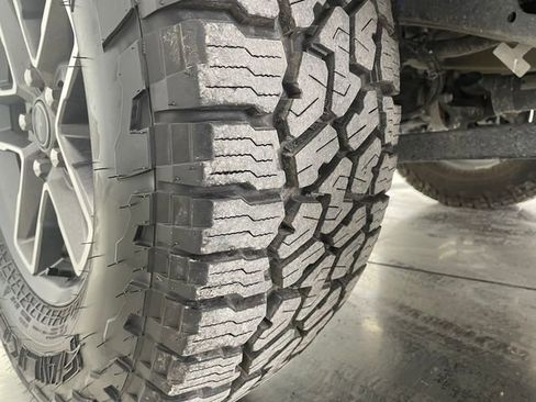 Used 2025 Jeep Gladiator Mojave image 11