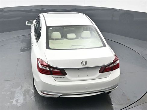 Used 2017 Honda Accord EX image 40