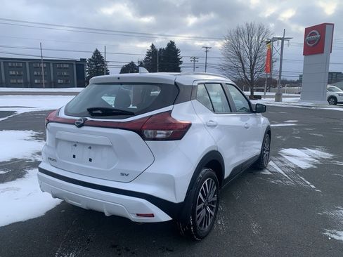 Used 2024 Nissan Kicks SV image 5