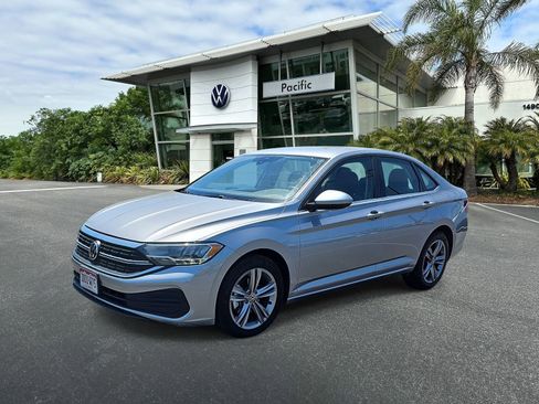 Used 2024 Volkswagen Jetta SE FWD image 1