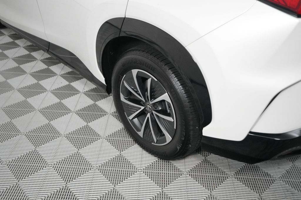 Certified 2025 Lexus RZ 300e w/ Accessory Package (2T) FWD image 8
