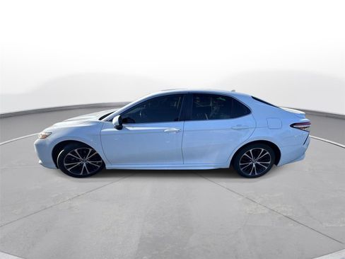 Used 2019 Toyota Camry SE image 9