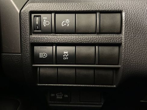 Certified 2025 Toyota Tacoma TRD Off-Road AWD/4WD image 28