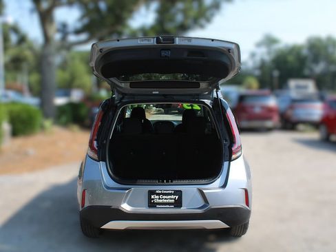 Certified 2025 Kia Soul LX w/ LX Technology Package FWD image 9